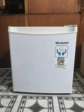 Kulkas kecil merk SHARP