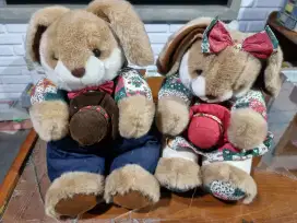 Boneka kelinci sepasang