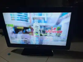 Tv lcd 32in merk lg normal analog siap antar