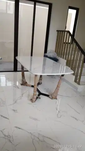 Meja makan meja island minimalis setok terbatas