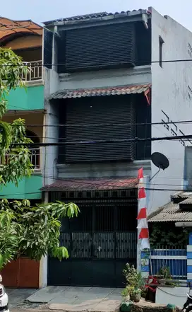 Disewakan Rumah di Utan Kayu Selatan lokasi strategis