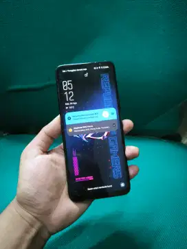 Asus rog 6 5G 8/256 gb