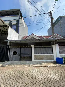 DIJUAL RUMAH CANTIK FULL RENOVASI HADAP TIMUR LAUT DI CITRA 2