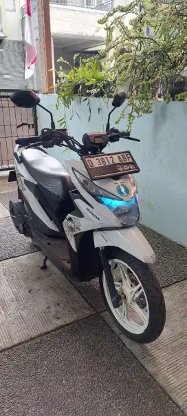 Motor honda beat street 2017 masih mulus pemakaian perempuan