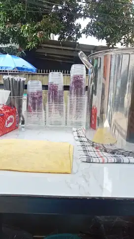 Dibutuhkan pria / wanita untuk jaga stan, minuman di pinggir jalan