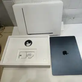 Apple MacBook Air M3 15 inch 8/256GB second like new original