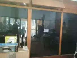 Spesialisasi kaca film cutting sticker rumah kantor gedung toko murah