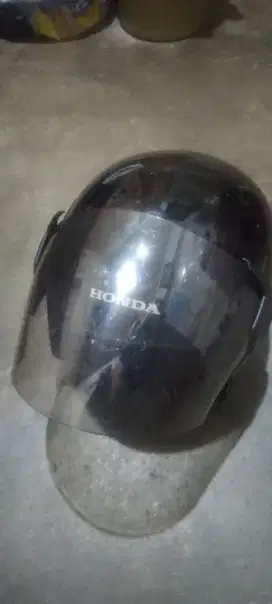 Helm bekas merk Honda