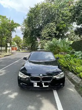 BMW 320i Sport LCi 2018 Hitam