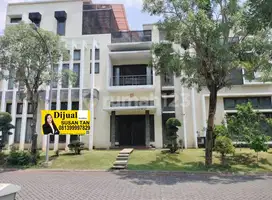 Dijual Rumah Luxury di Pakuwon Indah Lantai Marmer Furnished
