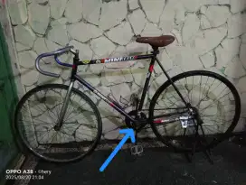 Jual butuh sepeda fixie UK 27 kondisi normal siap gowes minus goyang