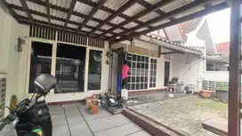 Dijual Rumah tua di Kembang Elok Puri lt 160 m2  lb 120 m2 ada 3 kt 2