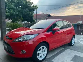 Dijual Ford fiesta 2014 type tren matic