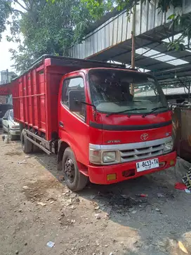 2004 Dyna truck pajak on diesel