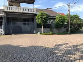 Jual rumah hook di Kemang Regency.