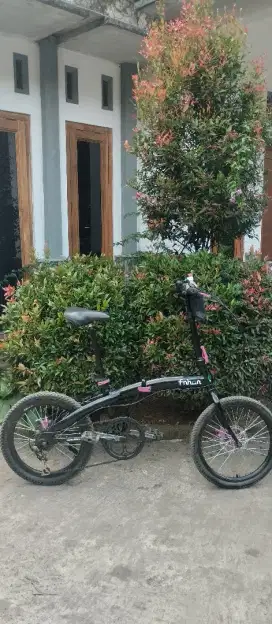 Sepeda lipat siap pakai
