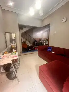 Disewakan rumah minimalis di Vila Mutiara dekat stasiun Jurang Mangu