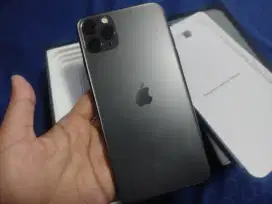 iPhone 11 pro max 64 black like new