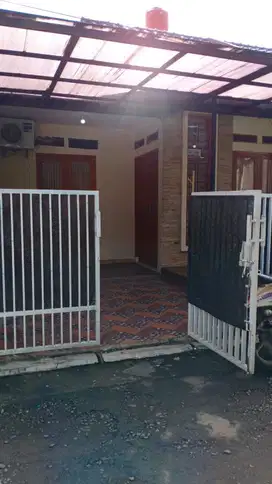 Disewakan rumah di pemukiman rapih dan aman di Bambu Apus Ciputat Tang