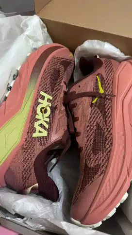 HOKA Challenger 8 Womens Running - Blush/Dark Cedar