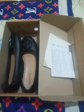 Sepatu new nino Dericy