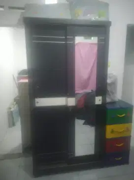 Di jual lemar+i meja rias +kasur