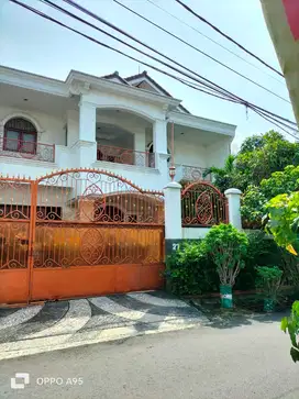JUAL/SEWA RUMAH 2 LANTAI BUNGUR KEBAYORAN LAMPU JAKARTA SELATAN