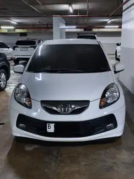 Brio 2012 putih jarang pakai km rendah