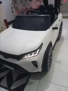 Mobil mobilan aki anak fortuner