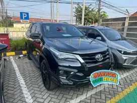 TOYOTA FORTUNER 2.4 VRZ 4X2 TRD AT