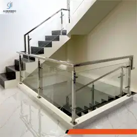 Balkon/pagar steinles kaca