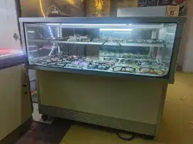 Etalase untuk jualan