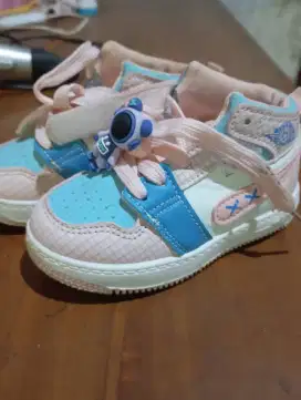 Sepatu anak anak