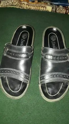 Sandal indian hitam