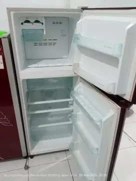 Kulkas 2 pintu polytron beleza