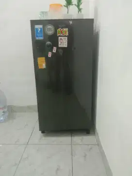 Kulkas aqua dingin