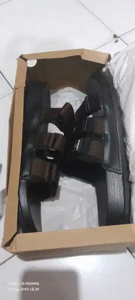 Sandal Lubrene size 43 like new empuk