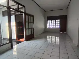Disewakan Rumah Luas Di Suryalaya Buah Batu Bandung