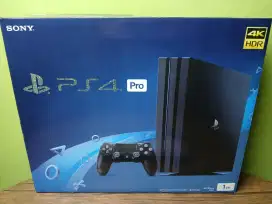 PS4 PRO 1tb + 2 STICK + 5 KASET BD