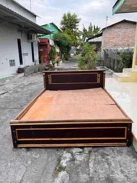 Dipan jati ukuran 160x200 gratis ongkir gratis pasang gratis triplek