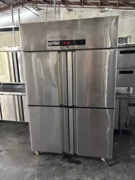 Uprigh 4 pintu kombinasi frezer&chiller snow village