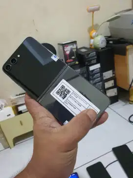 SAMSUNG GALAXY Z FLIP 5 SEIN 5G 8/512 MINUS TOMPEL FUNGSI NORMAL