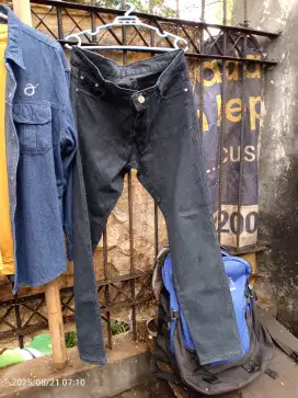 Celana jeans Pria Armani exchange size 33