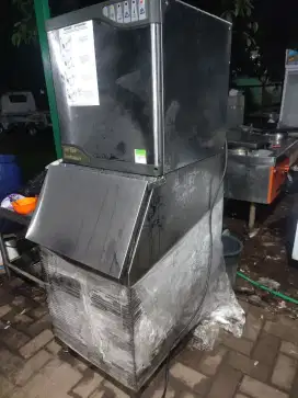 Automatic ice machine scotsman