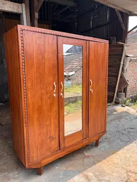 Lemari 3 pintu lawasan bahan jati tua free ongkir area solo raya