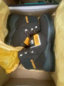 Sepatu Safety Kondisi masih baru