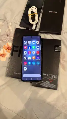 Dijual Samsung Z Flip 4 Black 5G 8/256GB SEIN Lengkap