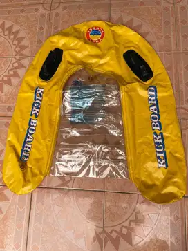 Menjual ban untuk renang