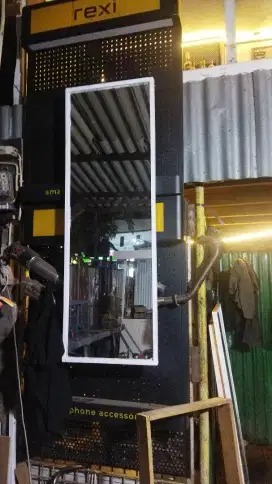 Kaca cermin gantung