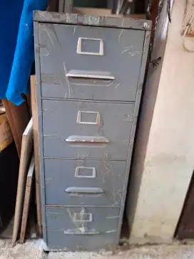 Lemari dokumen besi